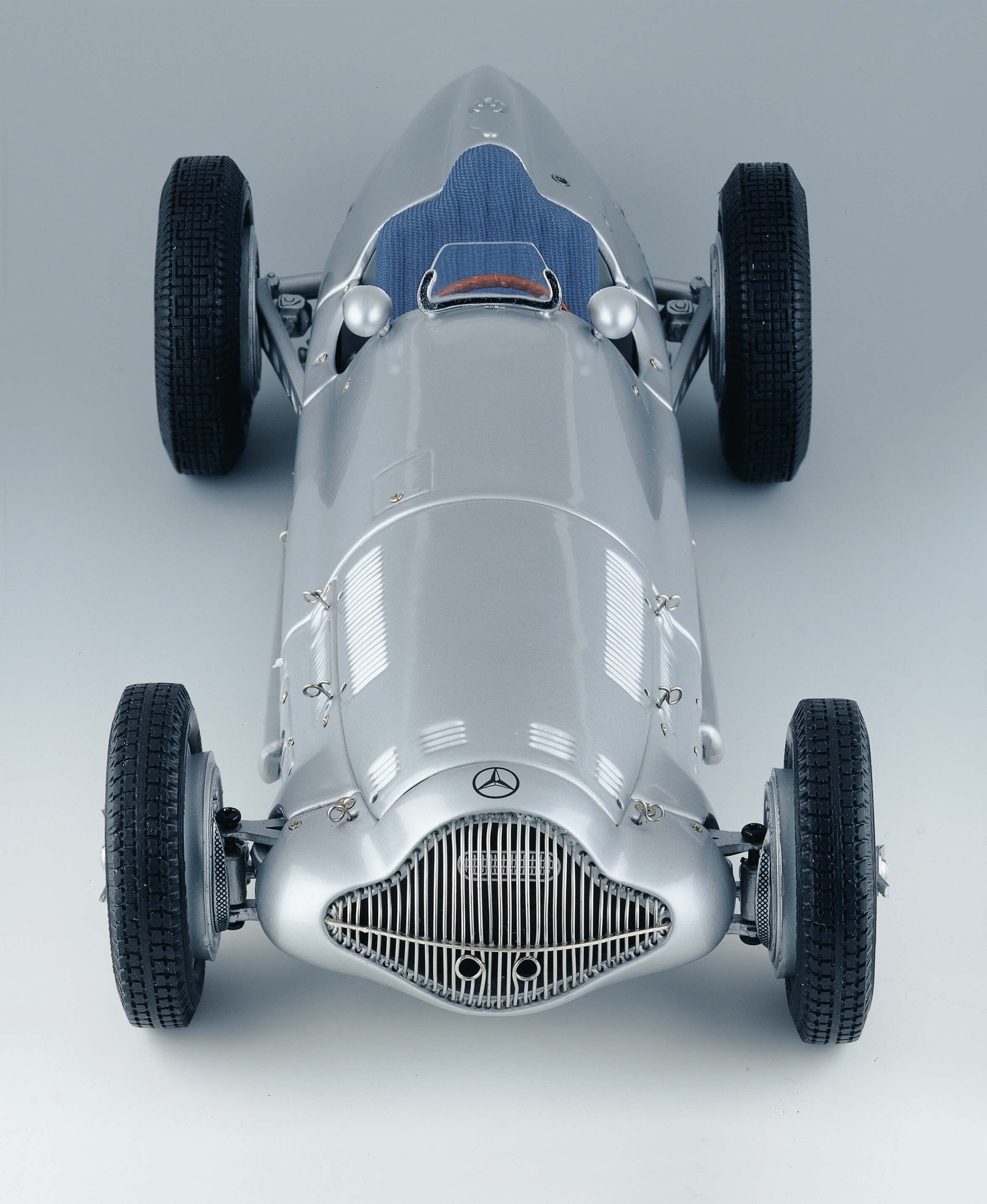 Mercedes Benz W 154 modèle voiture de course échelle 1:43 argent W154 1939 IXO K8 