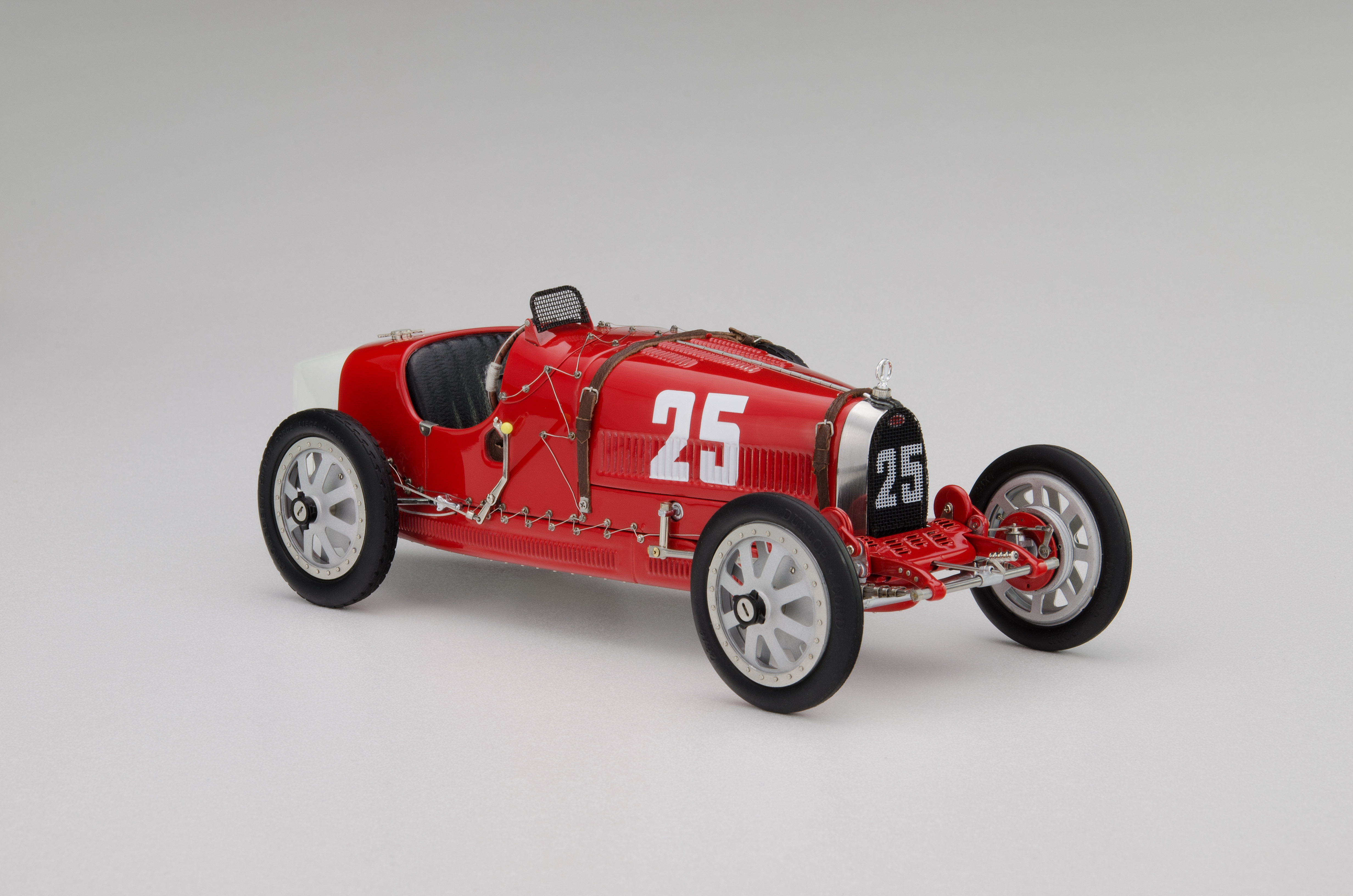CMC Bugatti 35. Alfa Romeo tipo b p3 1:18 CMC. Bugatti t35 Grand prix CMC. CMC машина. Bugatti 25